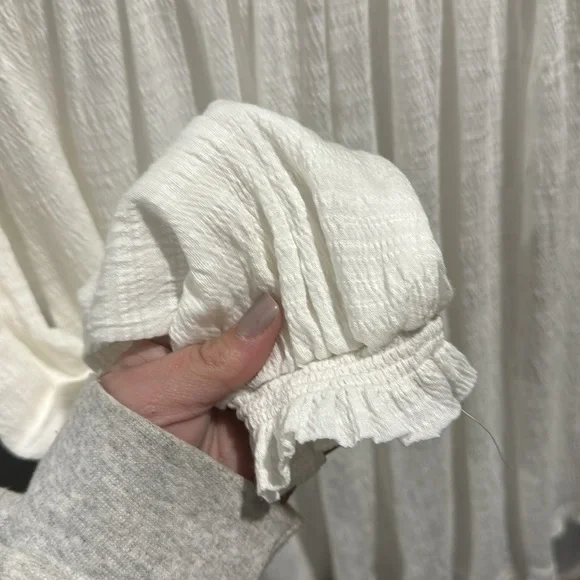 New from Buckle gimmicks blouse - Picture 2 of 5